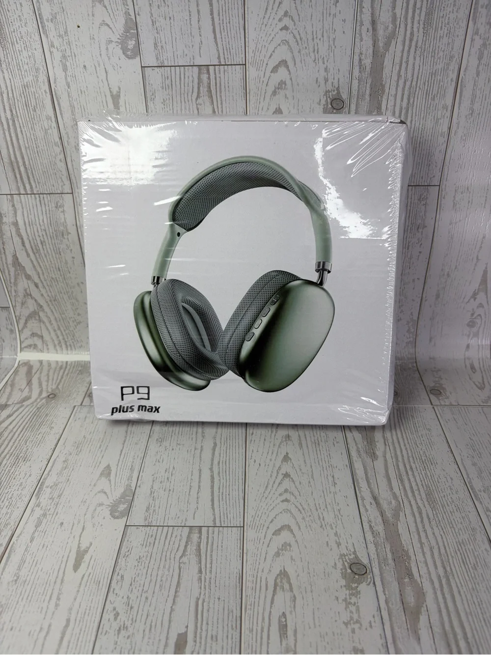 Plus Max Wireless Headphones in Green -